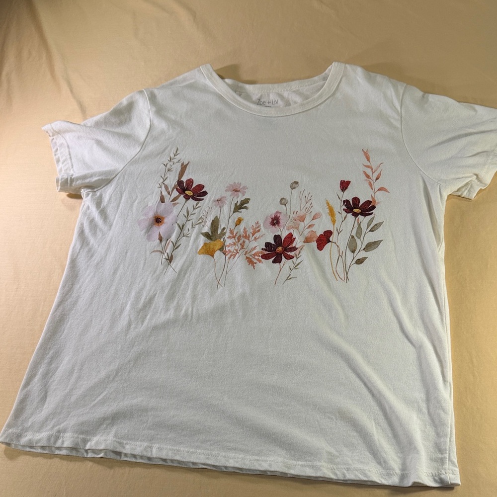 Zoe & Liv T-shirt size large with water colored style Wildflower